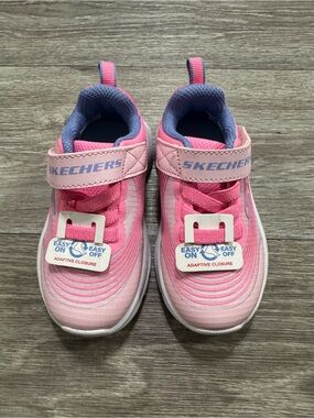 Sketchers toddler girl NWT shoes size 6
